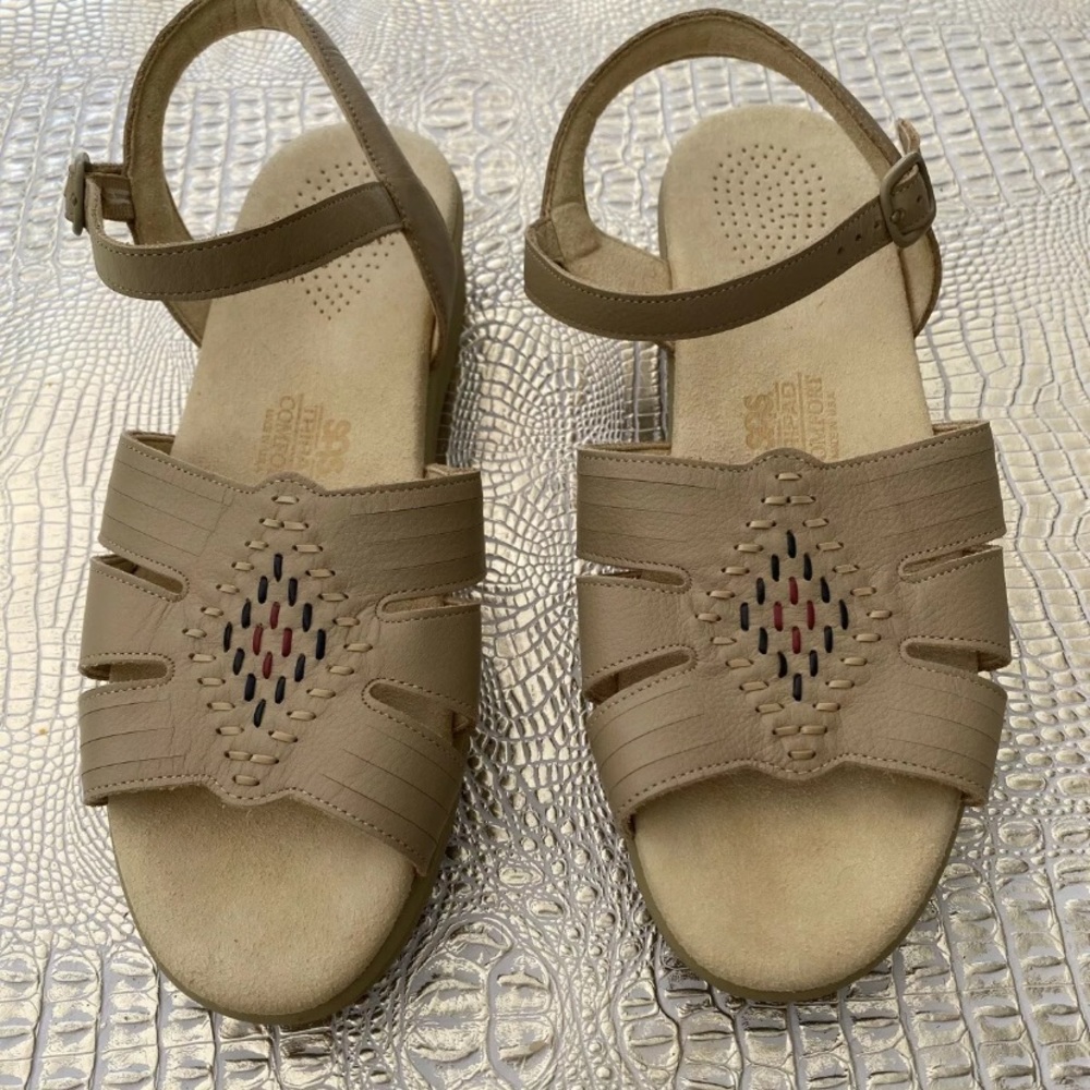 NWOB SAS Tripad Comfort Antique Tan Sandals 8.5N